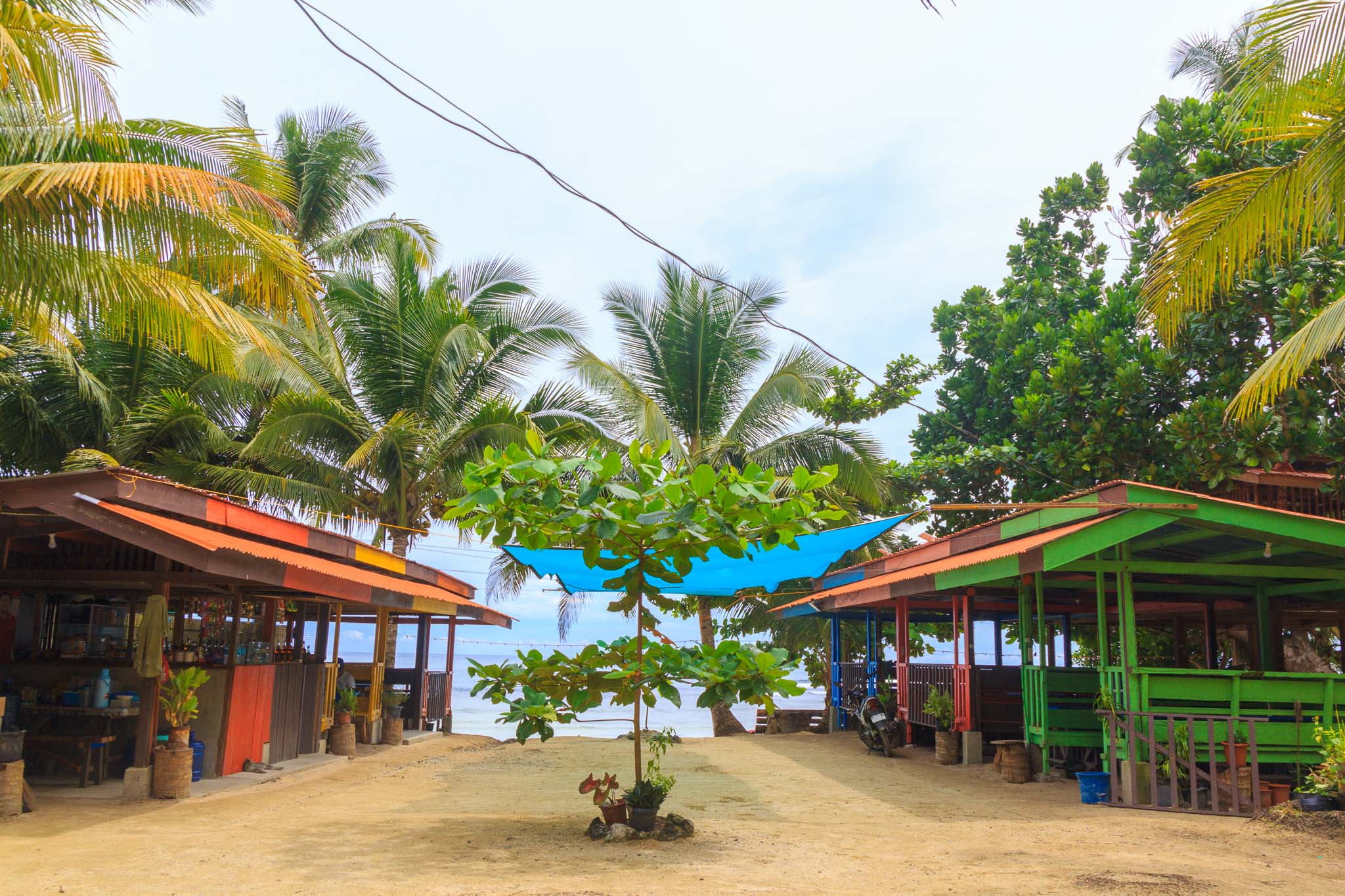 <b class="font-bara"><i class="bi bi-geo-fill h4"></i> GUI-LUC'S BEACH RESORT</b> <br/>Bil-At Cagbuaya, Bayabas, Surigao del Sur